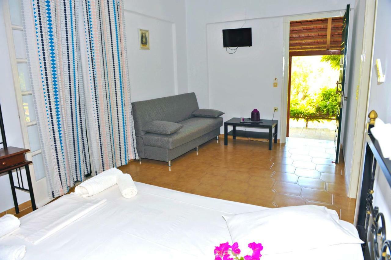 Studios Dimitris Giatras Zakynthos Town Exterior photo
